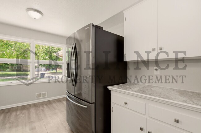 Building Photo - 730 N Chipper Ln