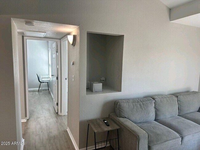 Building Photo - 1745 E Glenn St