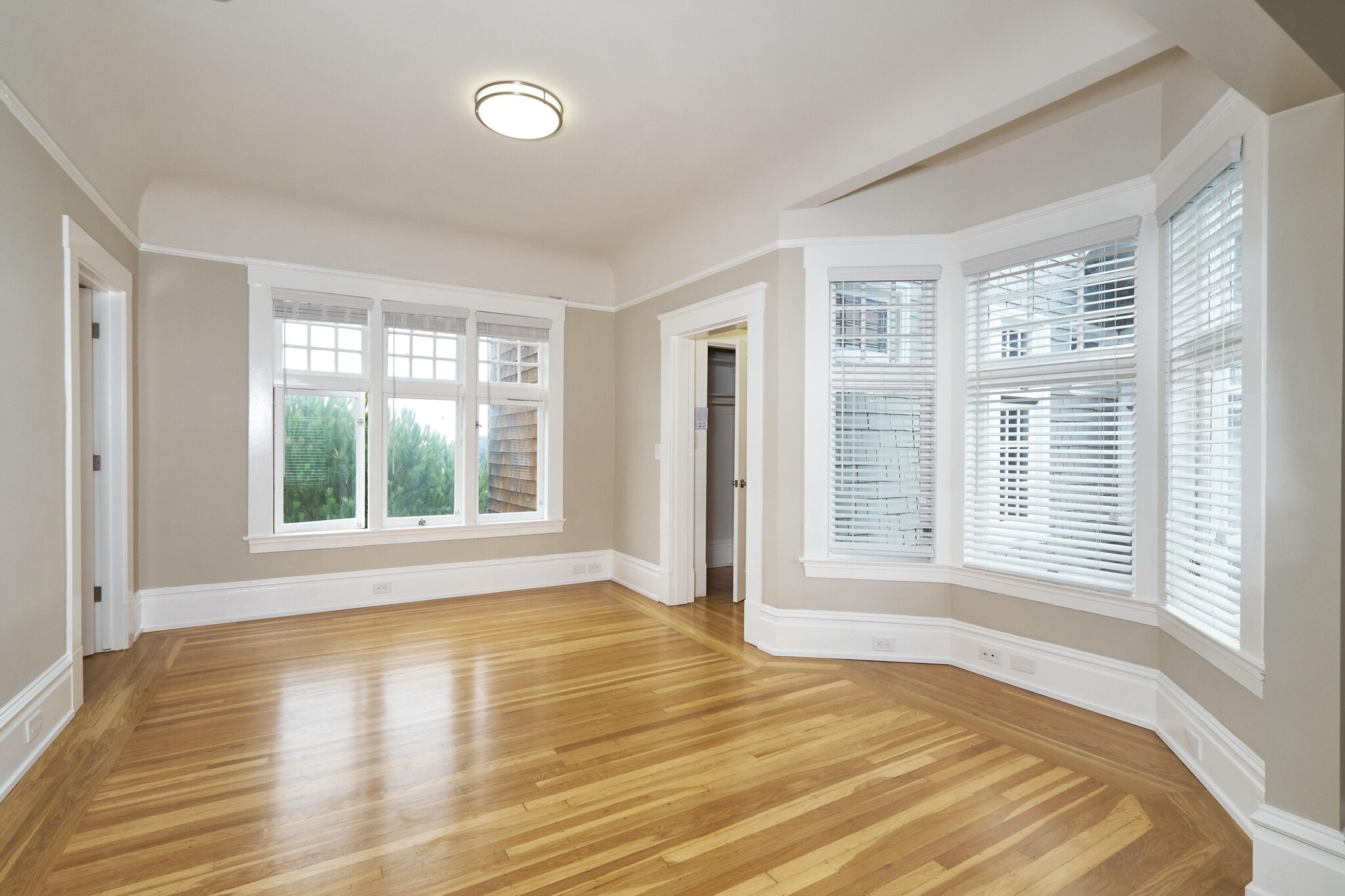 Building Photo - 833 Ashbury St