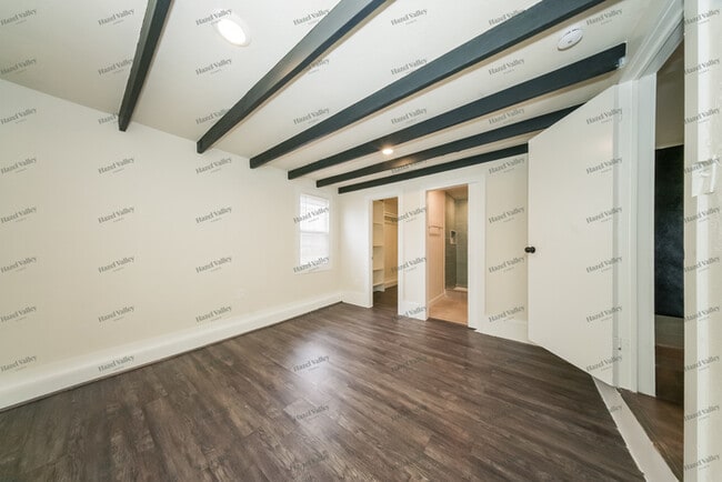 Building Photo - 3213 SW 37th St