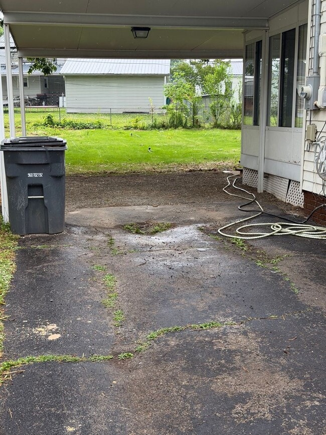 Building Photo - 2 Bedroom / 1.5 Bath Home in Kingsport TN