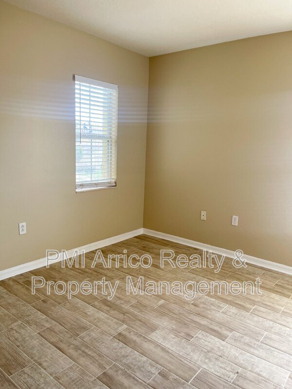 Building Photo - 10840 Johanna Ave