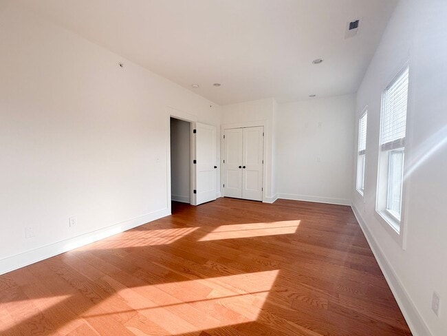 Building Photo - 4-Bedroom HOA Townhome with Pool Access Near Downtown Cookeville