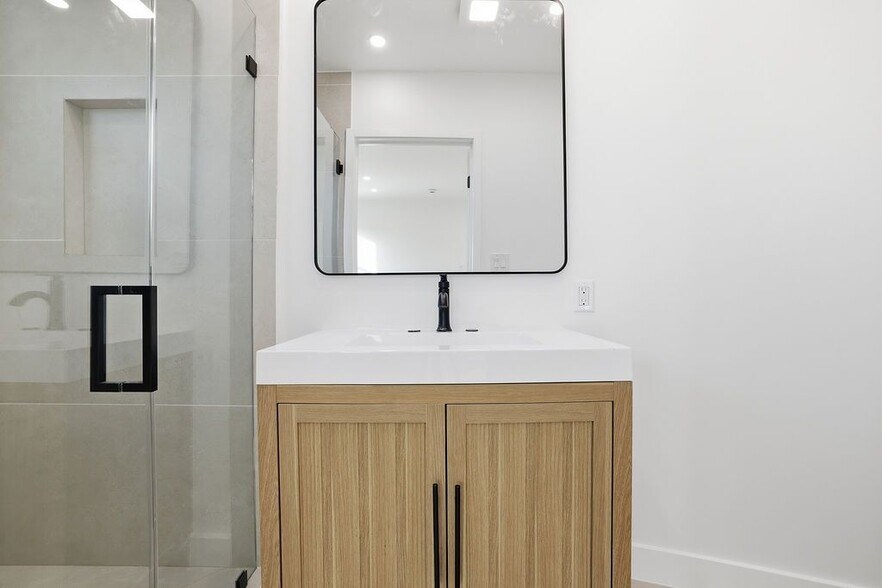 Building Photo - 1722 Bel Aire Dr