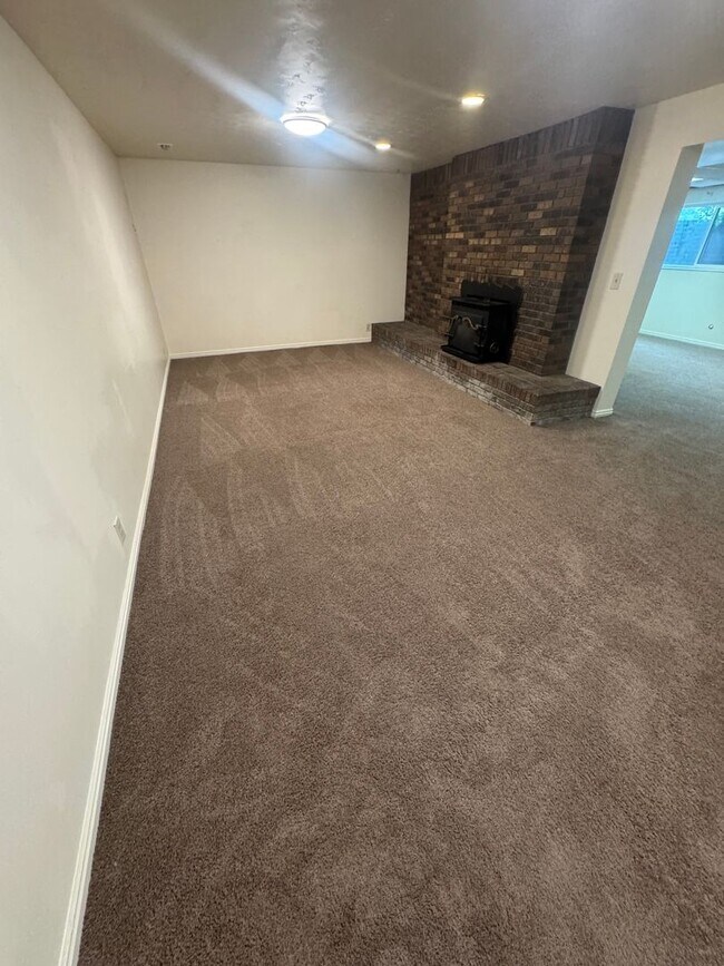 Building Photo - Incredible West Jordan home for rent!