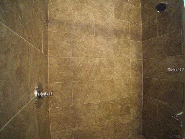 Building Photo - 13 Wood Amber Ln