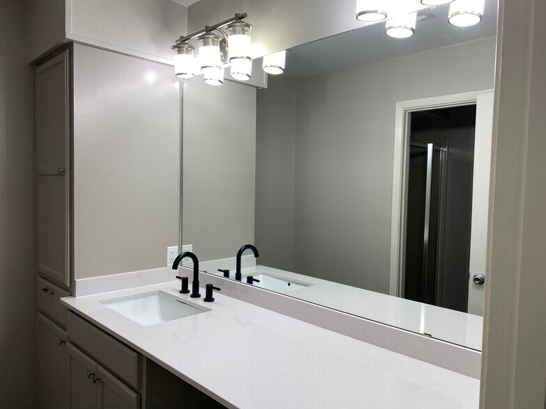 Building Photo - 6408 Bel Air Dr