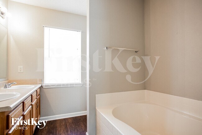 Building Photo - 1353 Cypress Dr