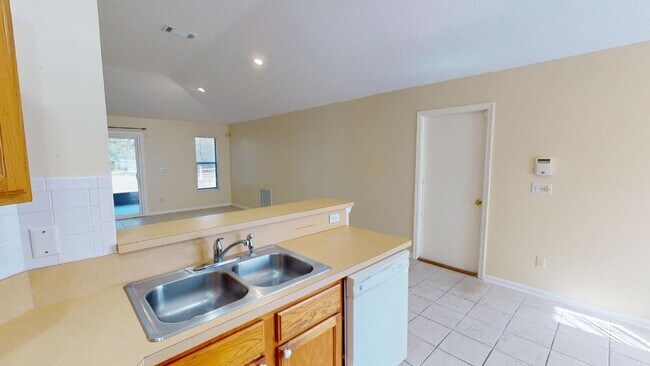 Building Photo - "Charming 3-Bedroom Home on Sweetbriar Lane with Hardwood Elegance!"