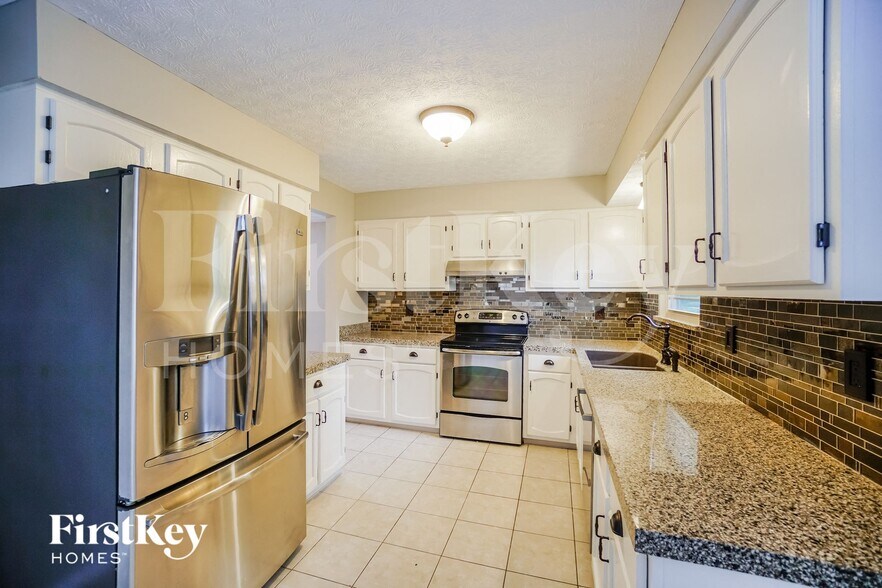 Building Photo - 5586 Edie Dr