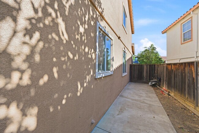 Building Photo - 5486 Benttree Way