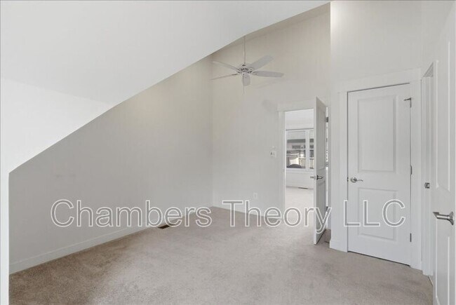 Building Photo - 2735 Linden Ln