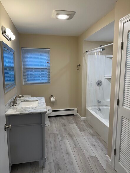 unit 2 bathroom - 75 Wales St