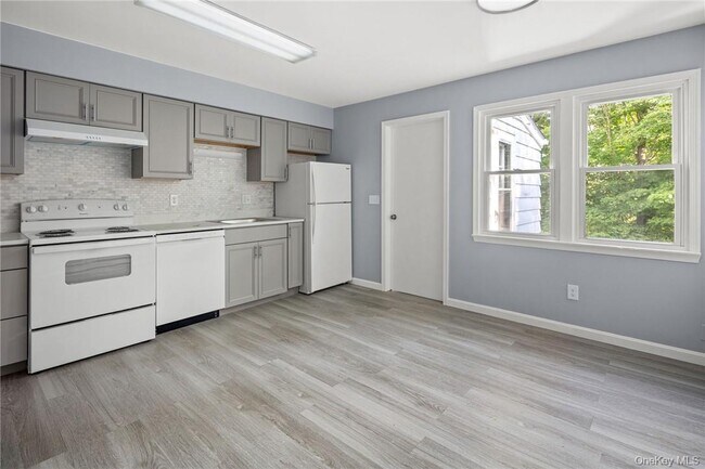 Building Photo - 500 NY-299