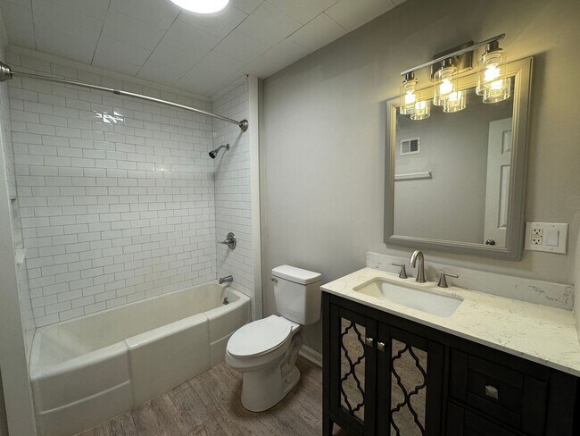 Building Photo - Ready to show!