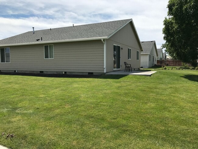 Building Photo - Home for Rent WSG Included!