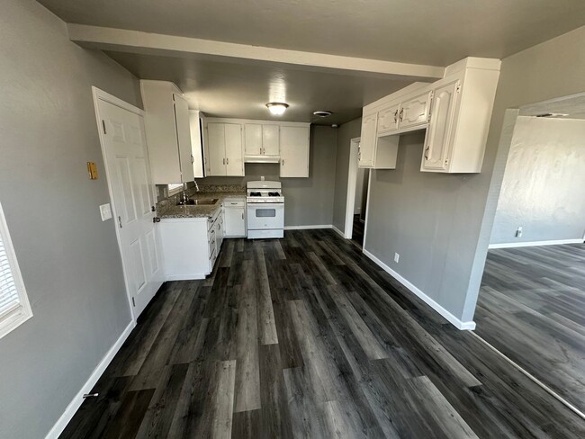 Building Photo - APPLY FOR THIS BEAUTIFUL HOME TODAY!