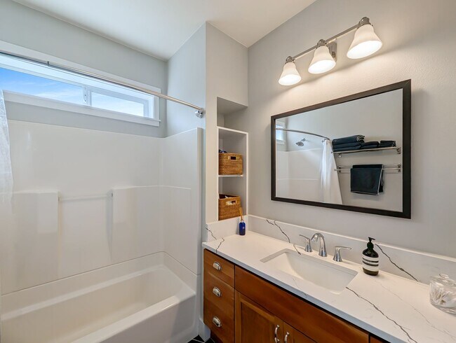 Building Photo - Elegant 3-Bedroom Home with Exceptional Craftsmanship in West Seattle
