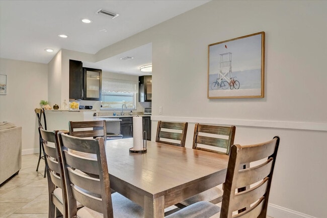 Building Photo - 2529 Croton Ave