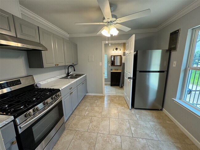 Building Photo - 7910 Sands Point Dr