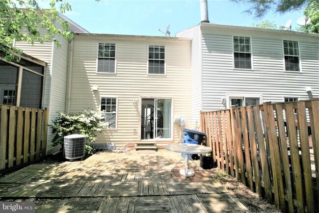 Building Photo - 10602 Tuppence Ct
