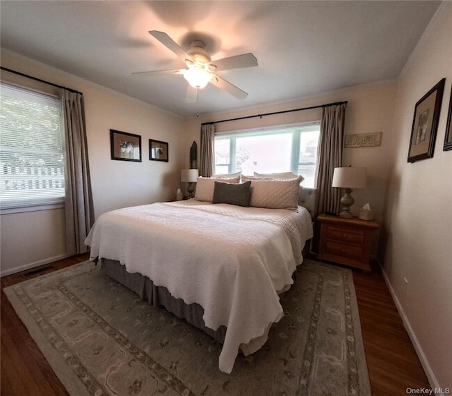 Building Photo - 4 Shorewood Dr