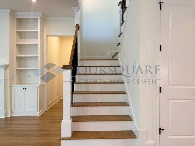 Building Photo - Beautiful  3-Bedroom Home with Loft, Screened Deck & Fenced Backyard – Convenient to Duke Univers...