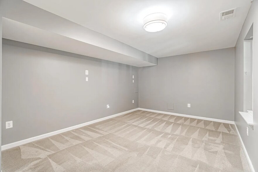 Building Photo - 11896 Fawn Ridge Ln