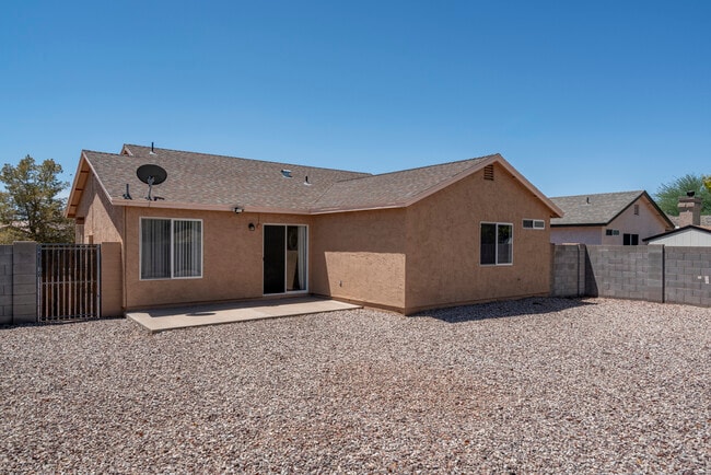 Building Photo - 1762 E Sycamore Rd