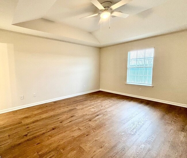 Building Photo - 327 Greendale Pl