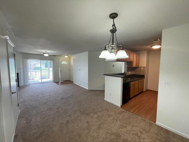 Building Photo - 404 Marigold Cir