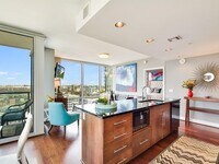 Building Photo - 300 Bowie St