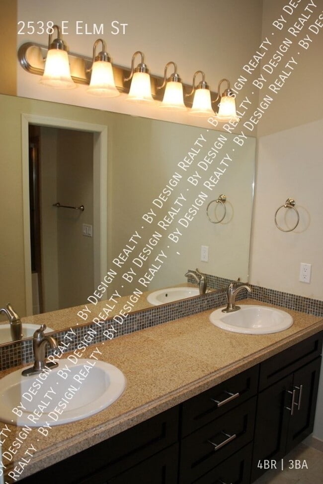 Building Photo - Blenman Elm 4 Bed 3 Bath Custom Home