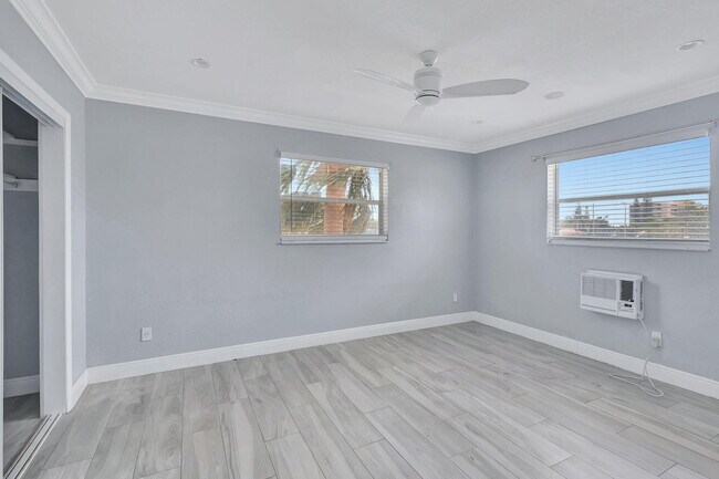 Building Photo - 810 Lake Shore Dr