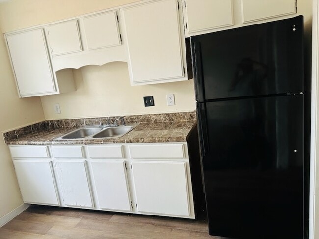 Building Photo - 814 Cedar Grove Ave