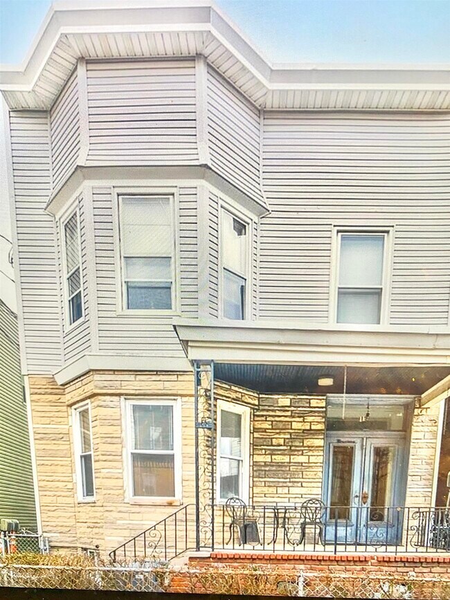 Building Photo - 19 Nelson Ave