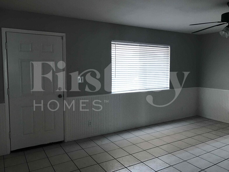 Building Photo - 9409 N 36th Dr