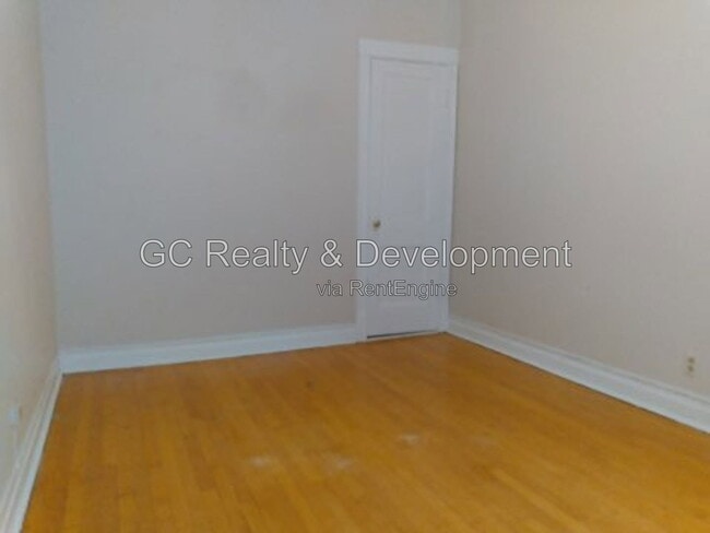 Building Photo - 1306 W Cornelia Ave