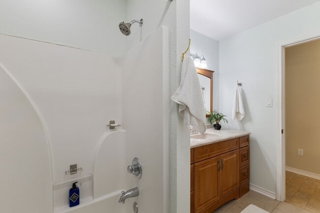 Building Photo - 1072 Papenberg Rd