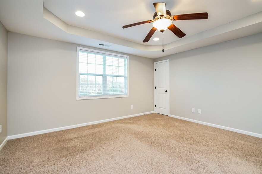 Building Photo - 105 Sloan Dr