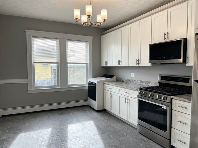 Building Photo - 31 Cutler St