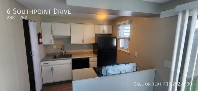 Building Photo - 6 Southpoint Dr