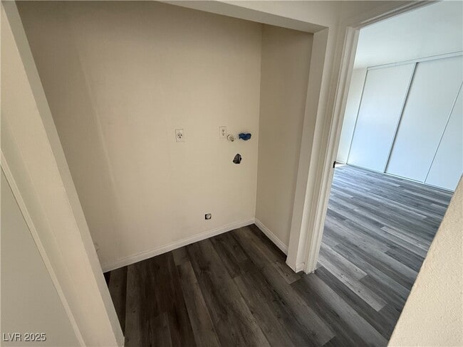 Building Photo - 5165 Gray Ln