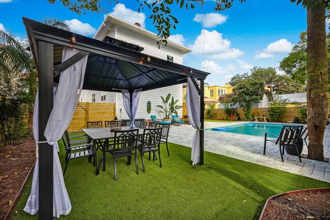 Building Photo - 20 M L King Ave