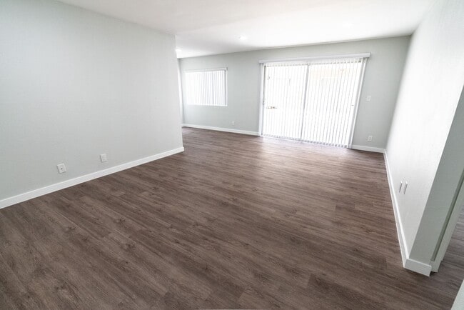 Interior Photo - 616 N Sweetzer Ave