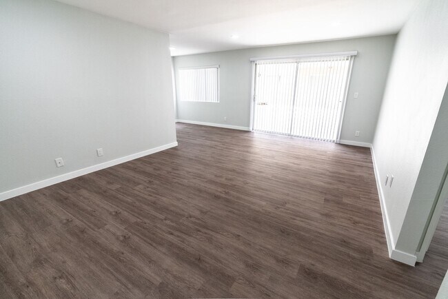 Interior Photo - 960 N. Alfred