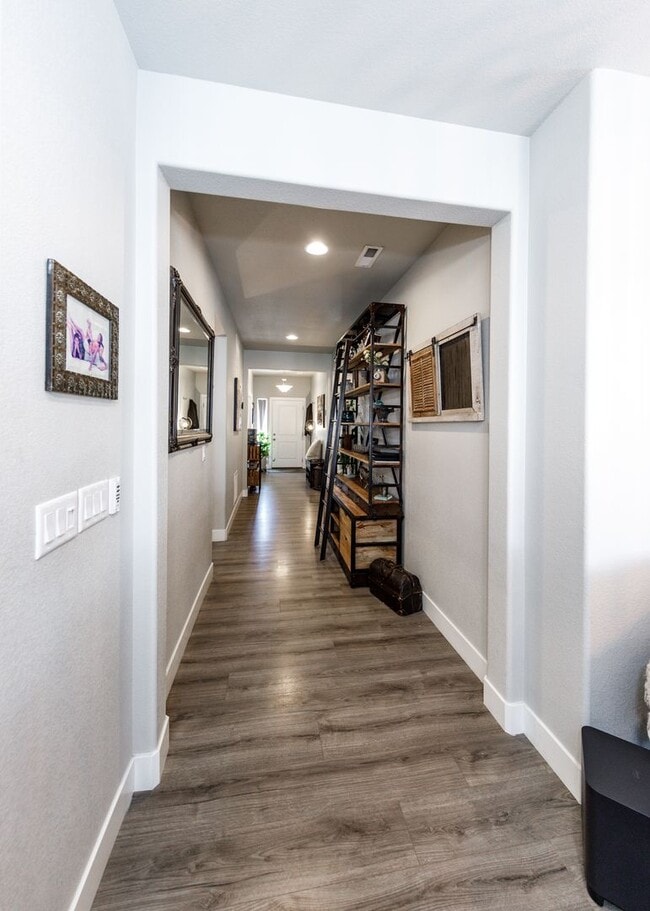 Building Photo - Luxury Ranch-Style Home for Rent | Wolf Ranch | D20 Schools | Pikes Peak Views