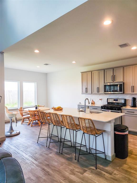 Building Photo - 7219 Sunbreeze Ln