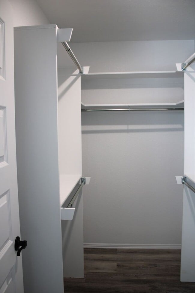 Building Photo - COX-NORTHRIDGE DR-1