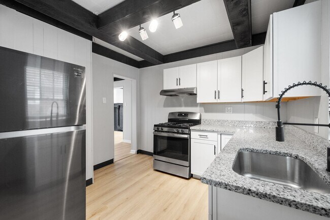 Building Photo - Stunning 5 bedroom home in Sheraden available March 1st!